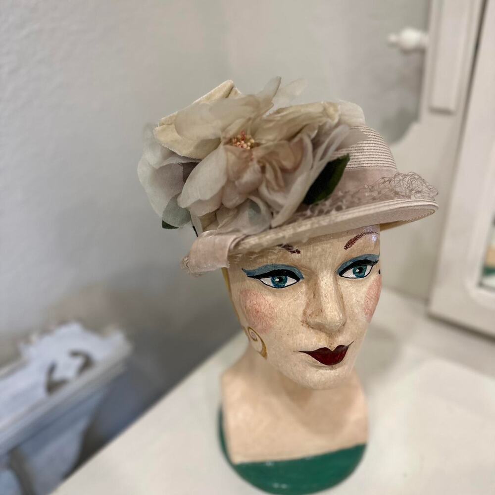 Vintage Women’s Floral Hat Beige Satin Net Lace 1950s - Picture 3 of 3